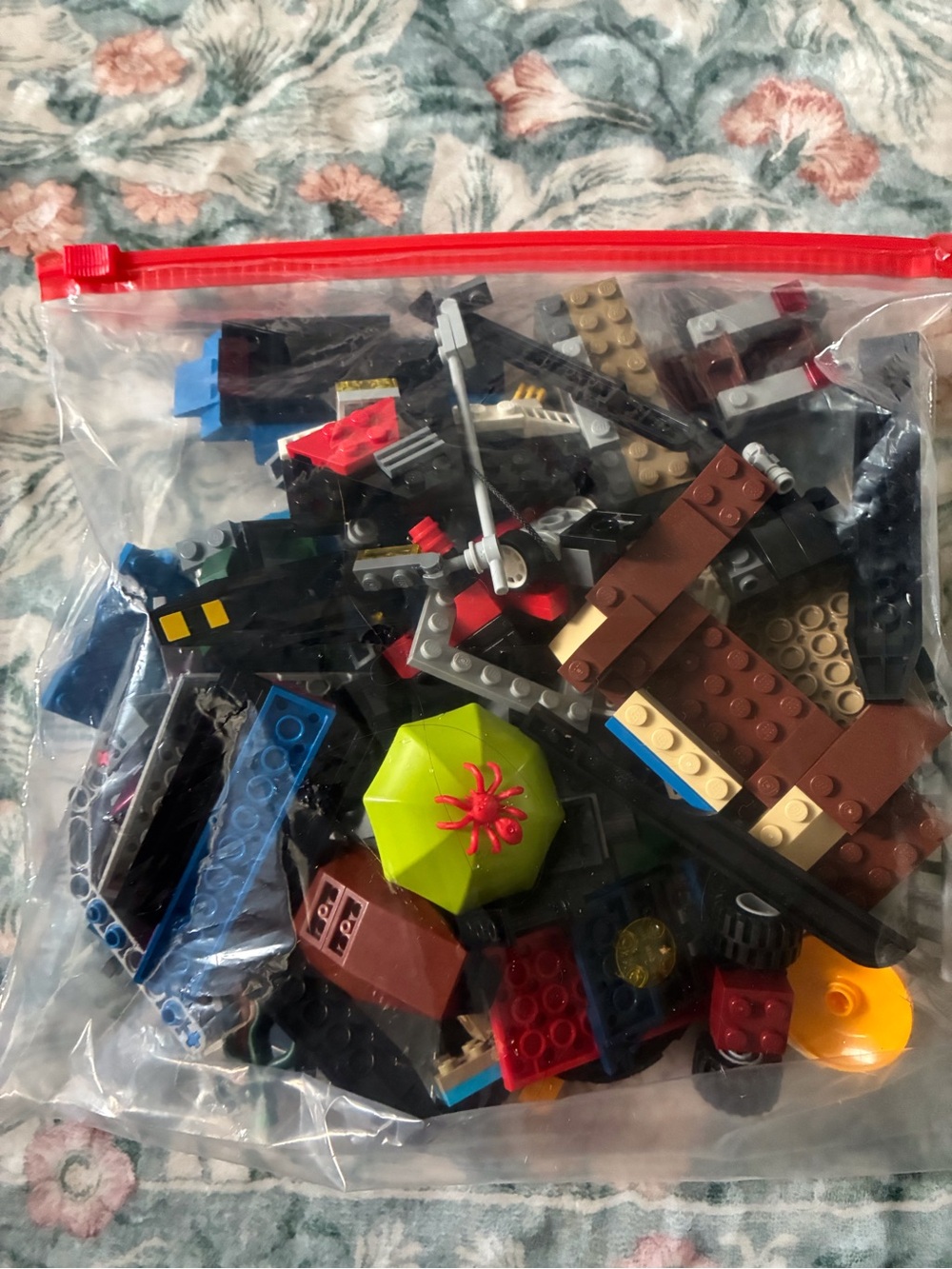 Assorted Building Brick Pieces with Multiple Colors - Picture 2 of 2